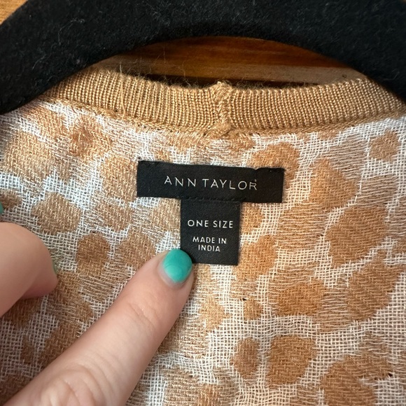 Ann Taylor Animal Print Wrap One Size - Picture 3 of 6